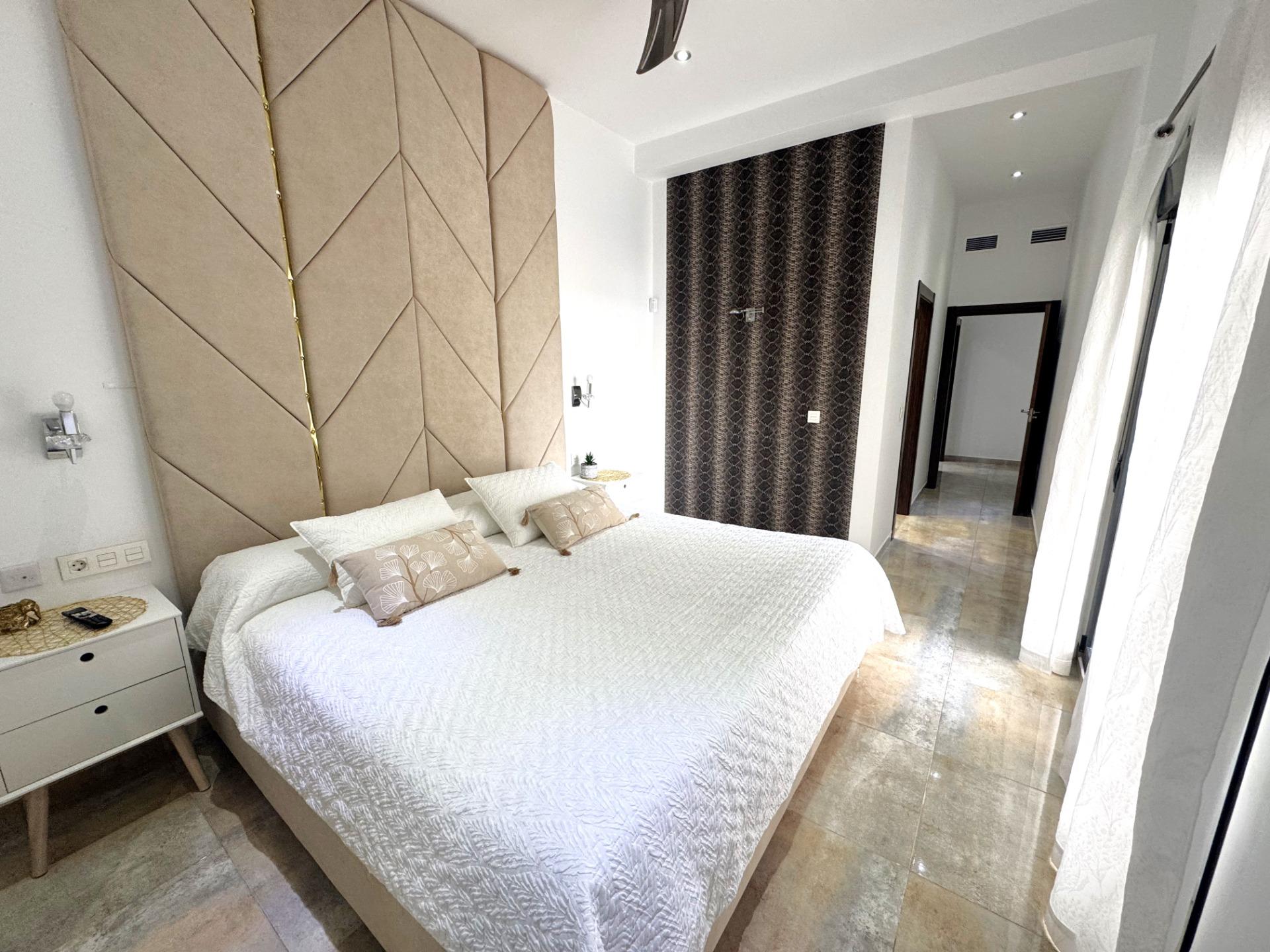 For sale - 4 Bedroom 2 Bathroom Villa in Pilar de La Horadada - Torre de la Horadada  - Alicante