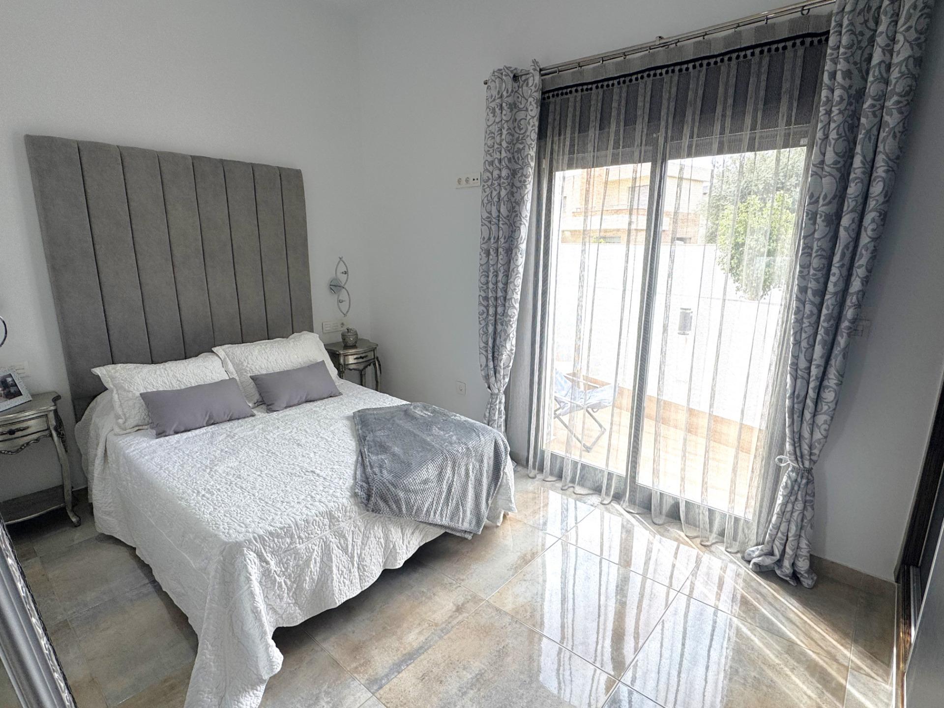 For sale - 4 Bedroom 2 Bathroom Villa in Pilar de La Horadada - Torre de la Horadada  - Alicante
