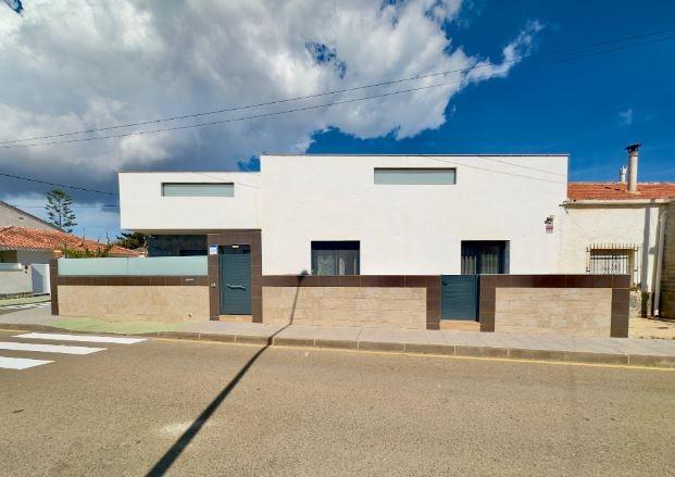 For sale - 4 Bedroom 2 Bathroom Villa in Pilar de La Horadada - Torre de la Horadada  - Alicante