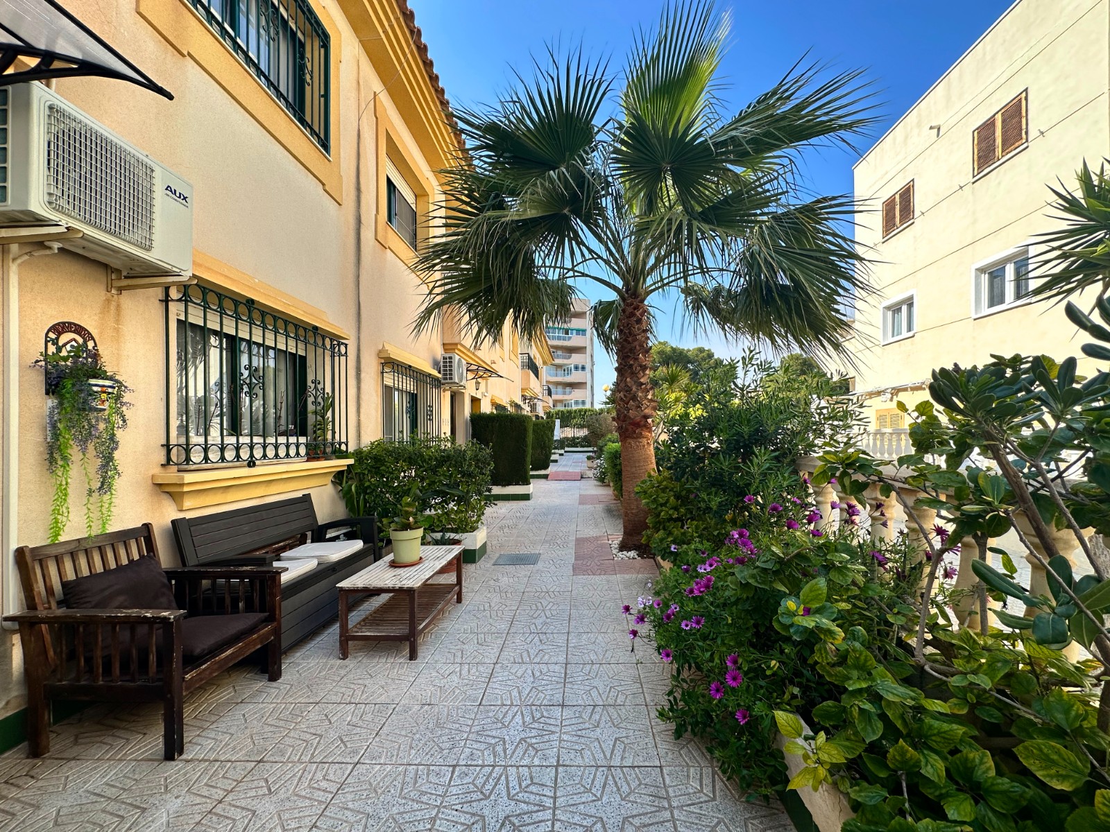 For sale - 3 Bedroom 2 Bathroom Town House in Orihuela Costa - Costa Blanca  - Alicante