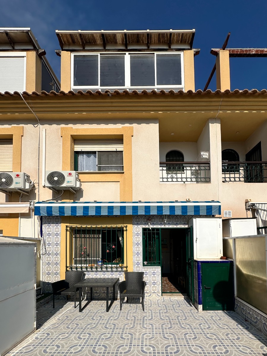 For sale - 3 Bedroom 2 Bathroom Town House in Orihuela Costa - Costa Blanca  - Alicante