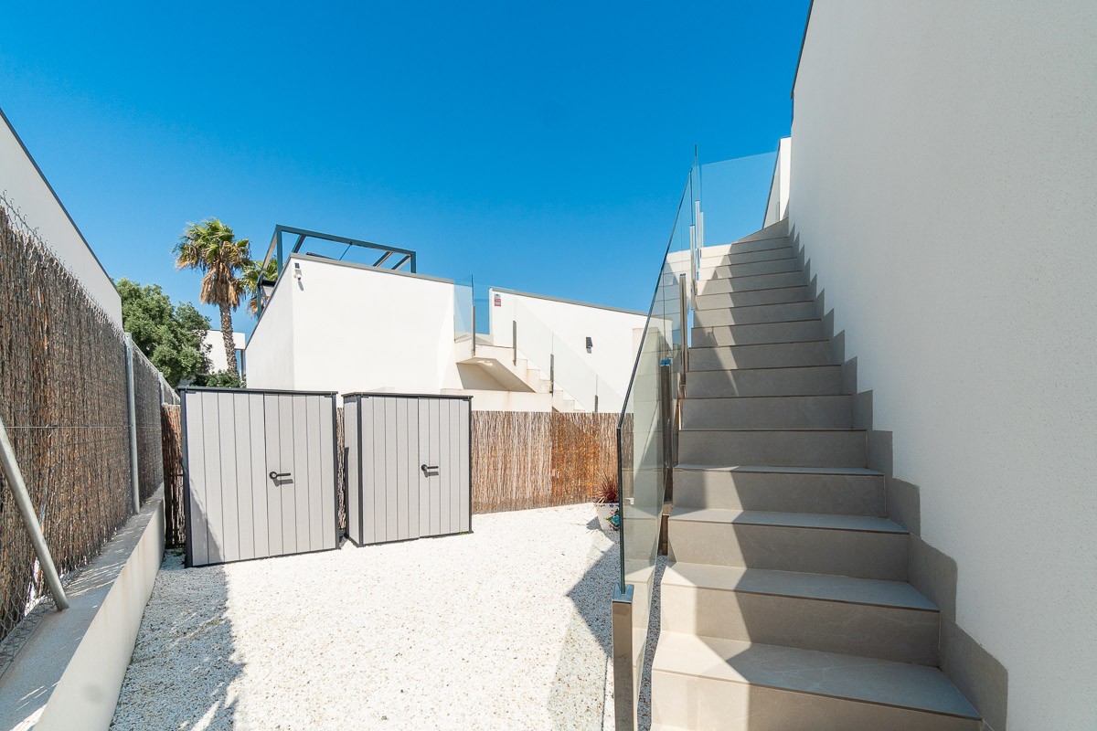 For sale - 3 Bedroom 2 Bathroom Villa in Villamartin - Costa Blanca  - Alicante