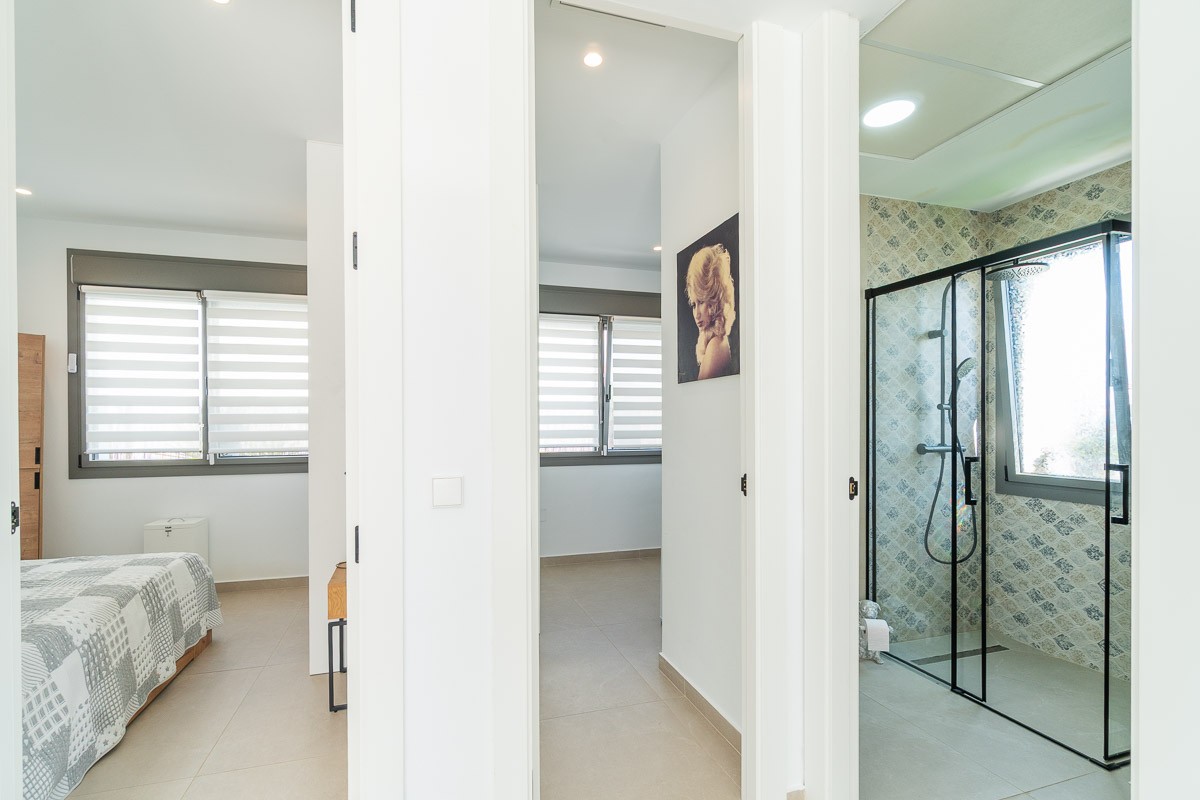 For sale - 3 Bedroom 2 Bathroom Villa in Villamartin - Costa Blanca  - Alicante