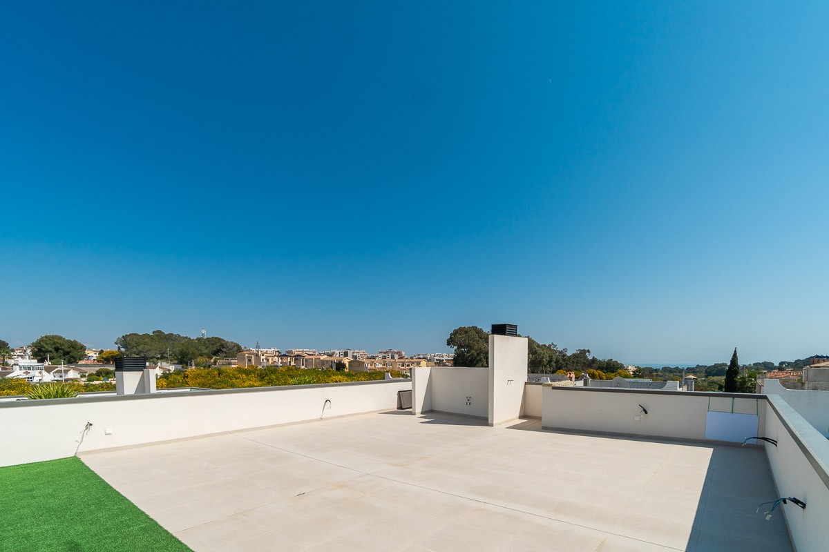 For sale - 3 Bedroom 2 Bathroom Villa in Villamartin - Costa Blanca  - Alicante