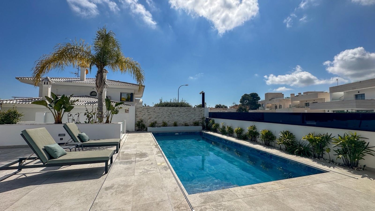 For sale - 4 Bedroom 6 Bathroom Villa in Villamartin - , Villamartin, Alicante, Spain - Alicante