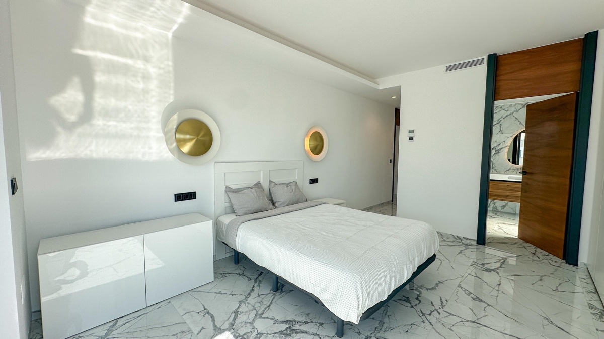 For sale - 4 Bedroom 6 Bathroom Villa in Villamartin - , Villamartin, Alicante, Spain - Alicante