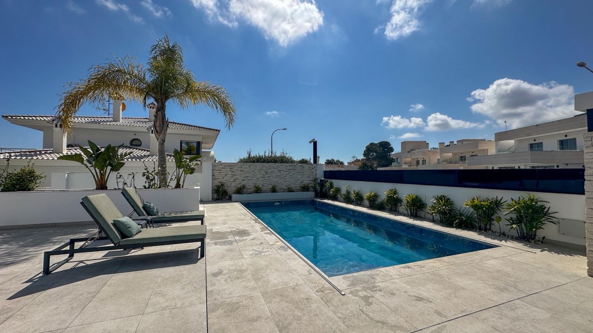 For sale - 4 Bedroom 6 Bathroom Villa in Villamartin - , Villamartin, Alicante, Spain - Alicante