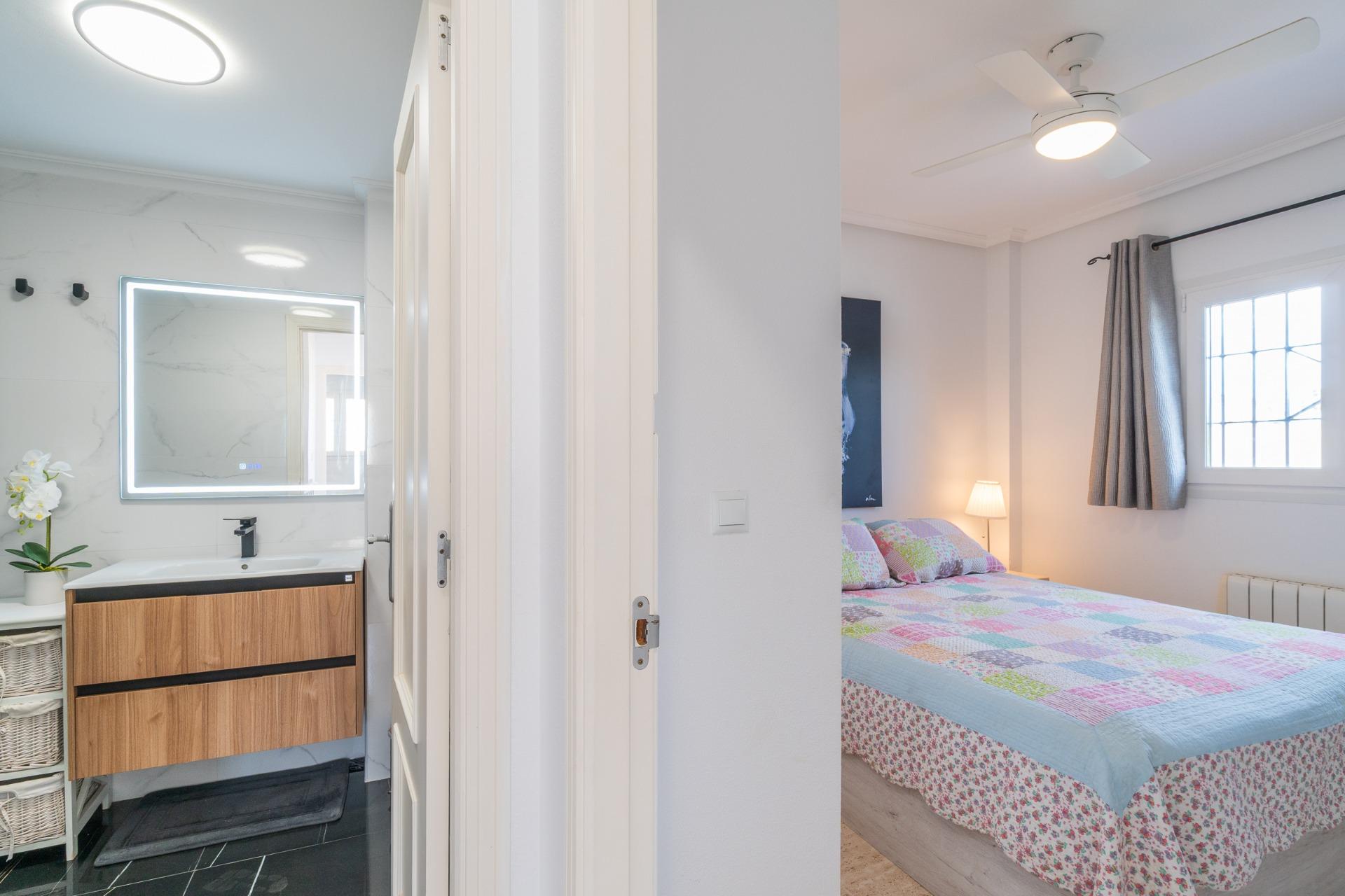 For sale - 3 Bedroom 2 Bathroom house in Orihuela Costa - Zeniamar-Horizonte-La Campana  - Alicante