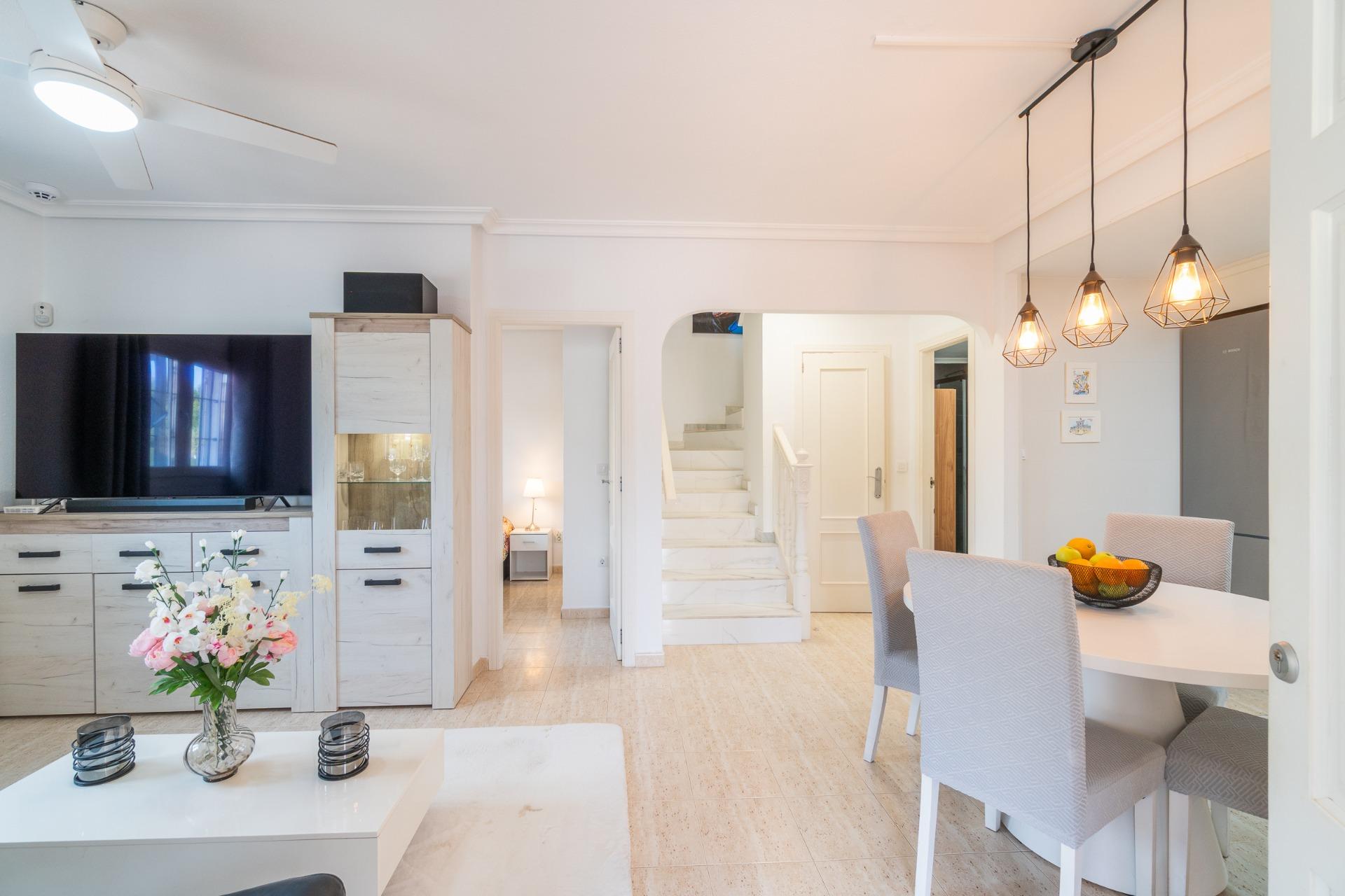 For sale - 3 Bedroom 2 Bathroom house in Orihuela Costa - Zeniamar-Horizonte-La Campana  - Alicante
