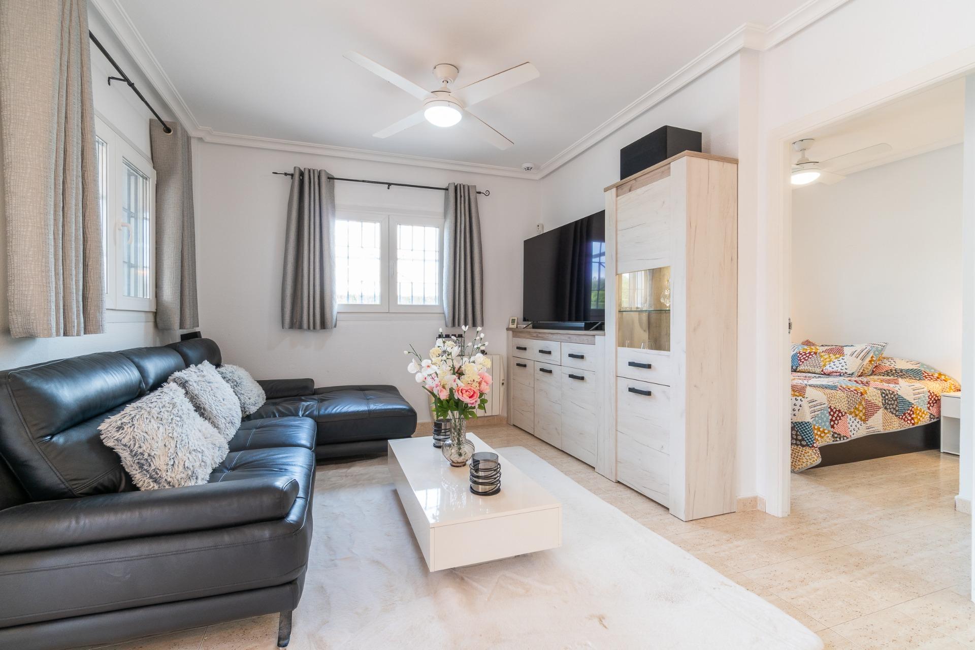 For sale - 3 Bedroom 2 Bathroom house in Orihuela Costa - Zeniamar-Horizonte-La Campana  - Alicante