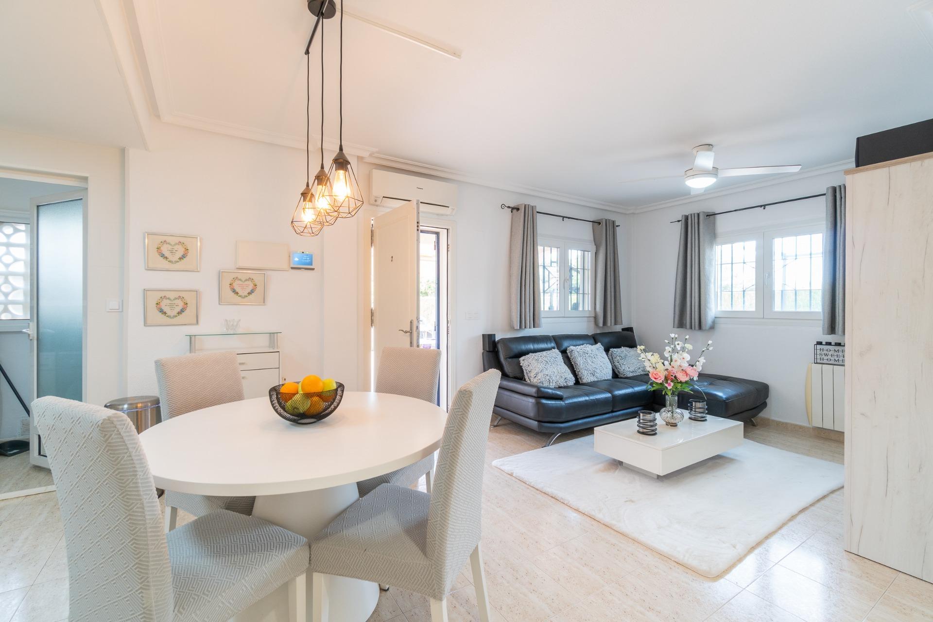 For sale - 3 Bedroom 2 Bathroom house in Orihuela Costa - Zeniamar-Horizonte-La Campana  - Alicante
