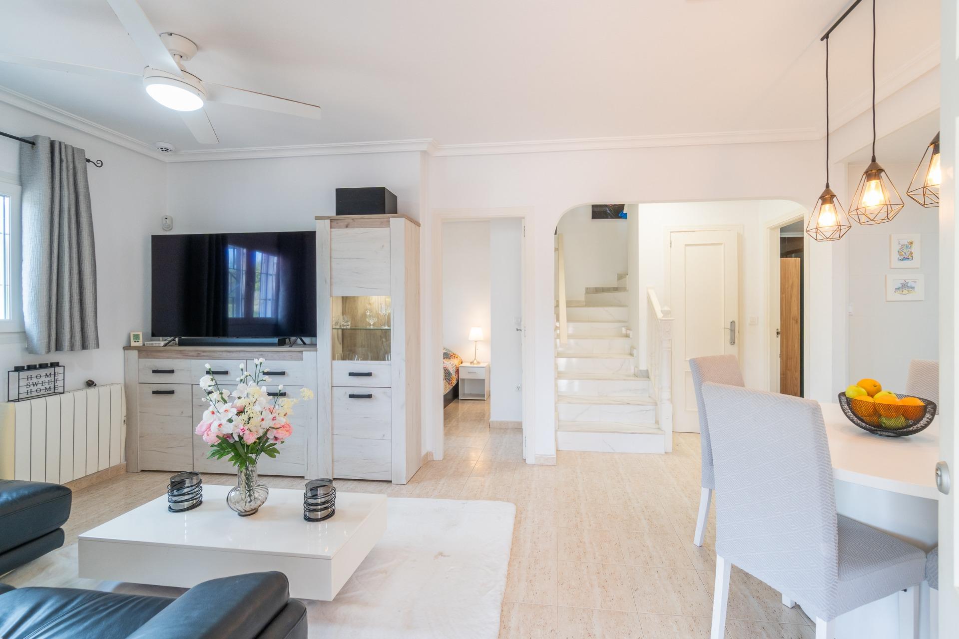 For sale - 3 Bedroom 2 Bathroom house in Orihuela Costa - Zeniamar-Horizonte-La Campana  - Alicante