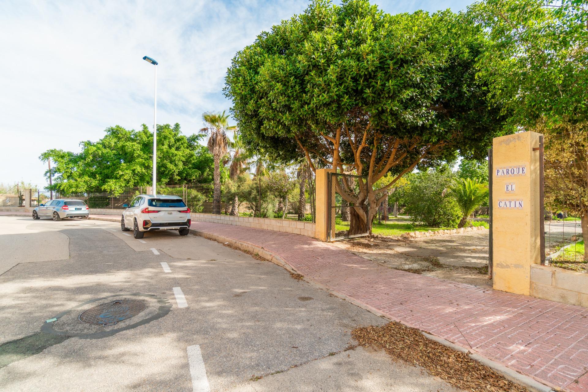 For sale - 4 Bedroom 2 Bathroom Villa in Torrevieja - Orihuela costa  - Alicante