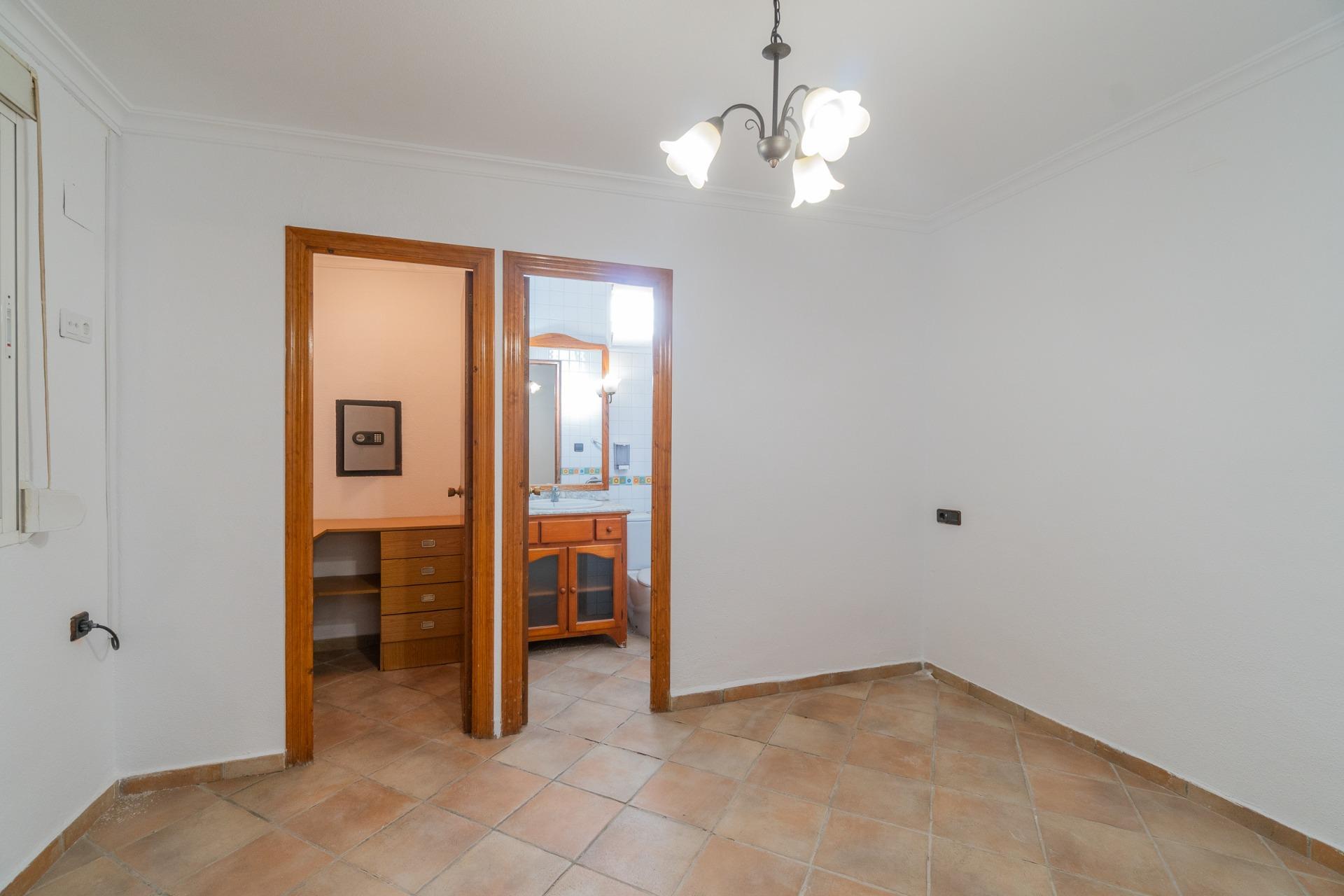 For sale - 4 Bedroom 2 Bathroom Villa in Torrevieja - Orihuela costa  - Alicante