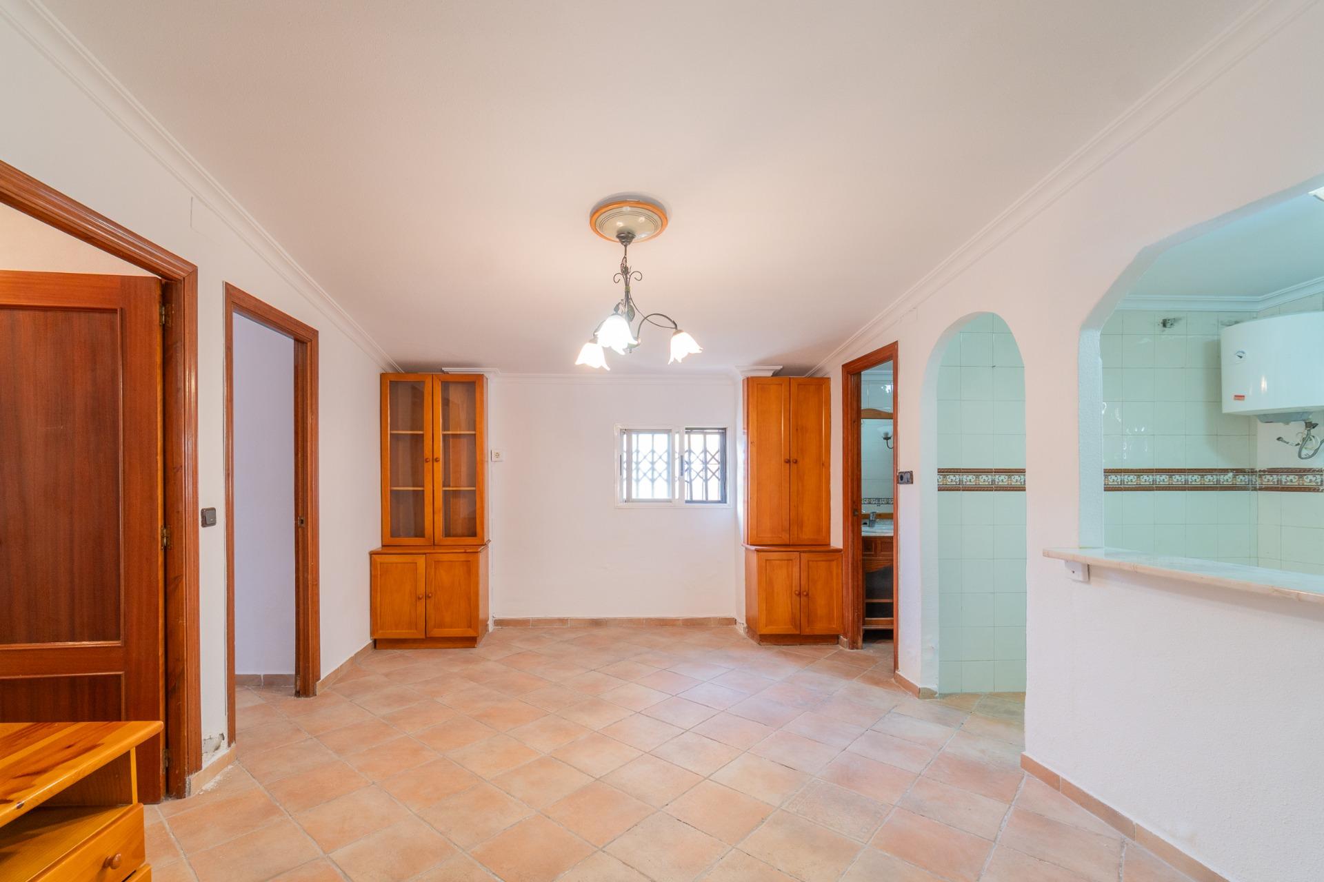 For sale - 4 Bedroom 2 Bathroom Villa in Torrevieja - Orihuela costa  - Alicante
