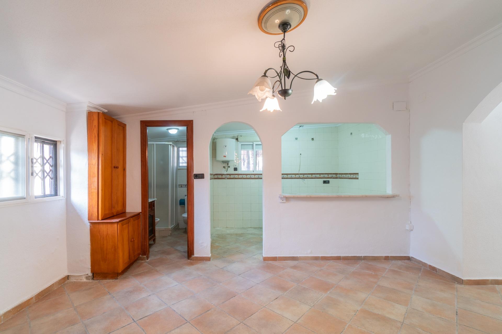 For sale - 4 Bedroom 2 Bathroom Villa in Torrevieja - Orihuela costa  - Alicante