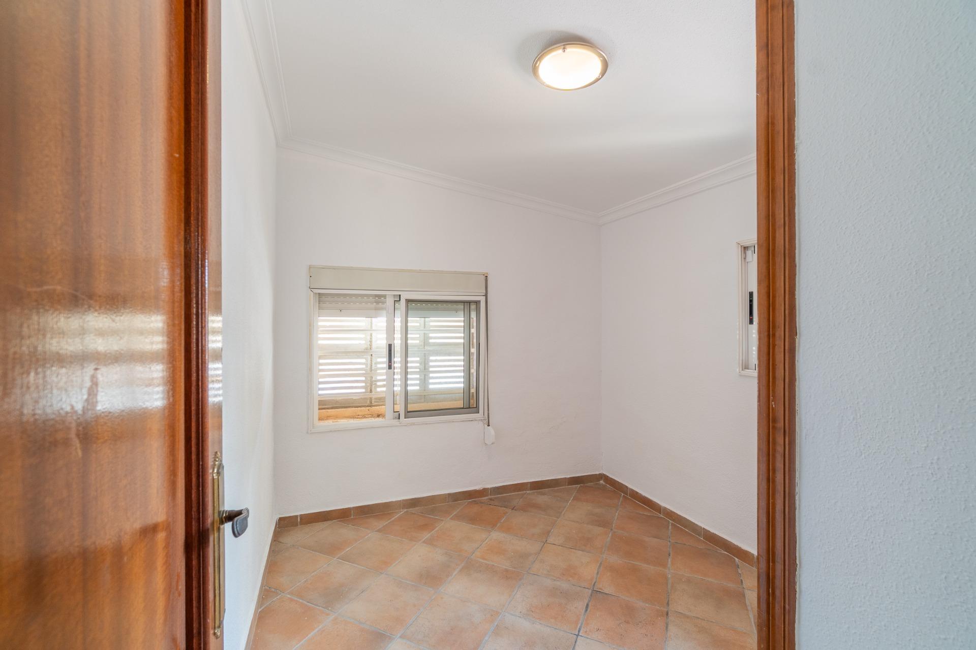For sale - 4 Bedroom 2 Bathroom Villa in Torrevieja - Orihuela costa  - Alicante