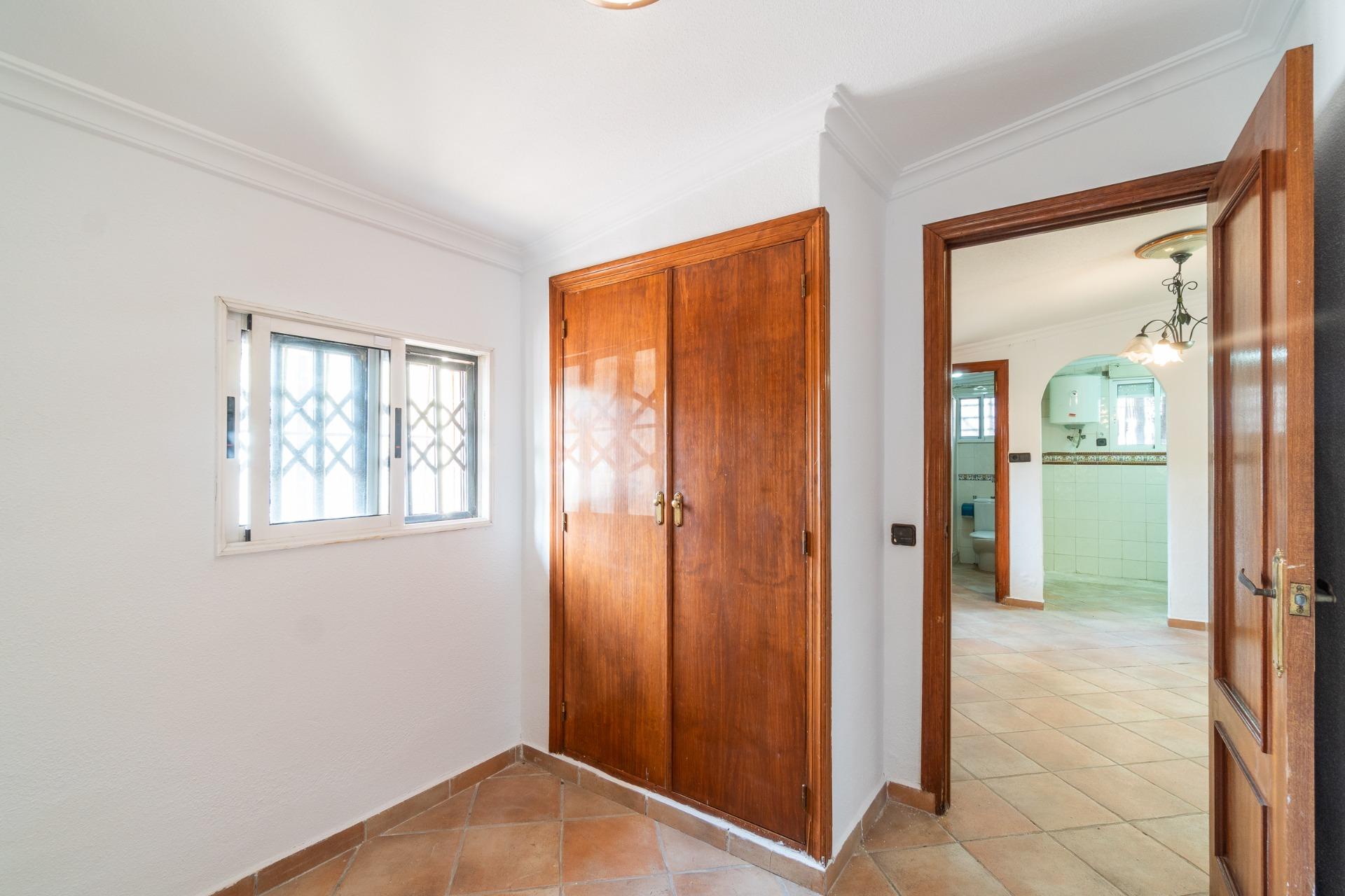 For sale - 4 Bedroom 2 Bathroom Villa in Torrevieja - Orihuela costa  - Alicante