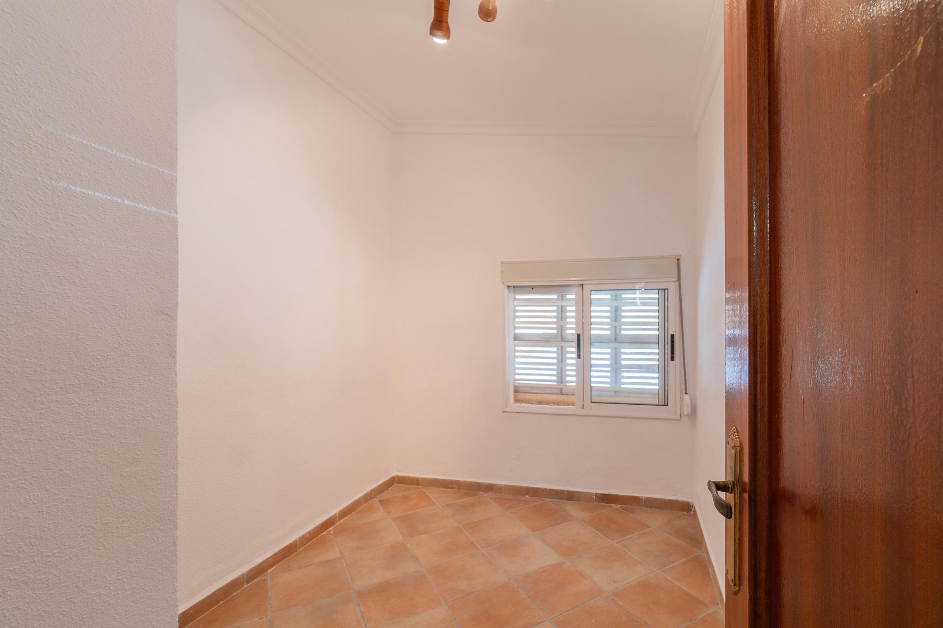 For sale - 4 Bedroom 2 Bathroom Villa in Torrevieja - Orihuela costa  - Alicante
