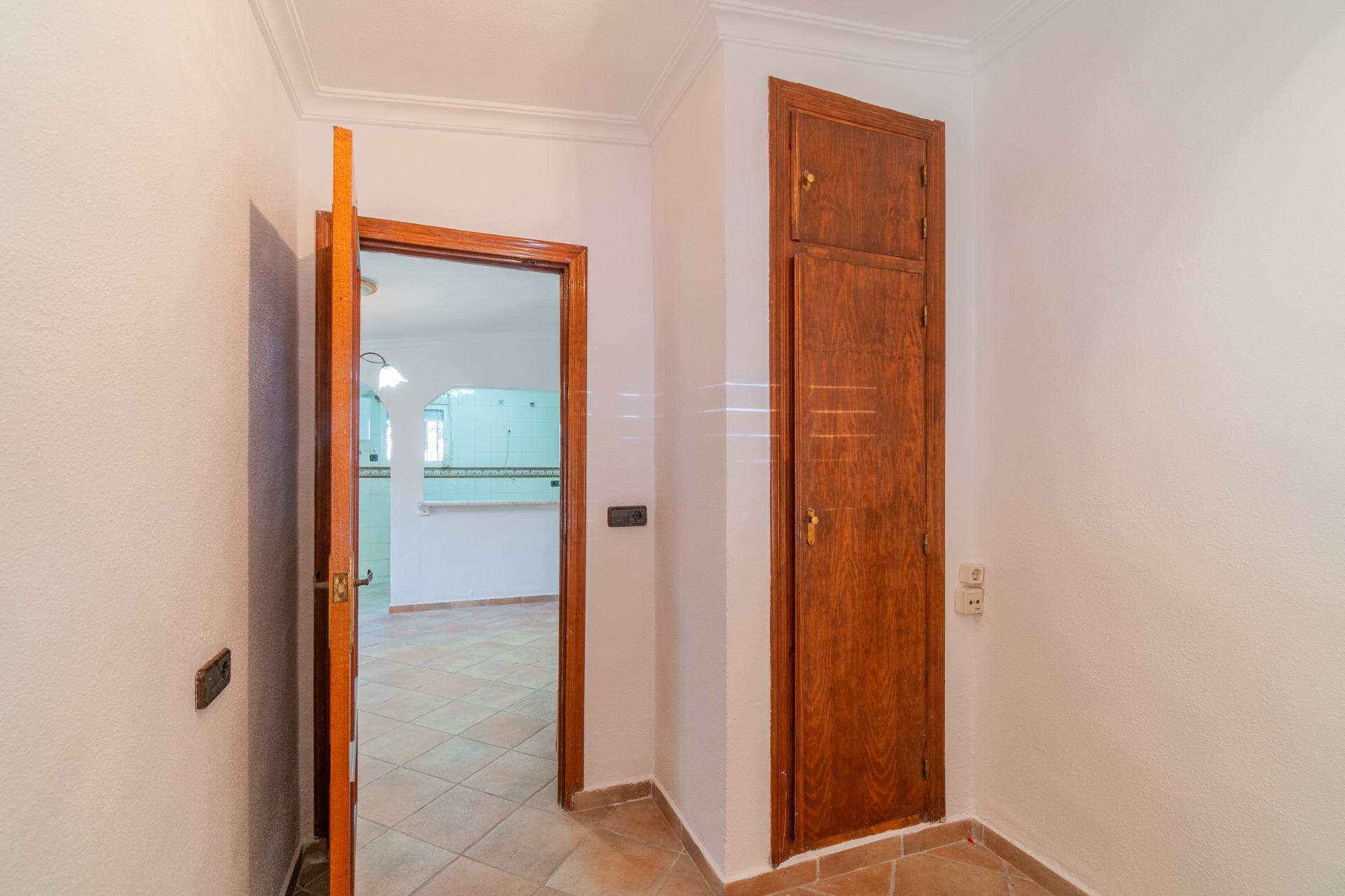 For sale - 4 Bedroom 2 Bathroom Villa in Torrevieja - Orihuela costa  - Alicante
