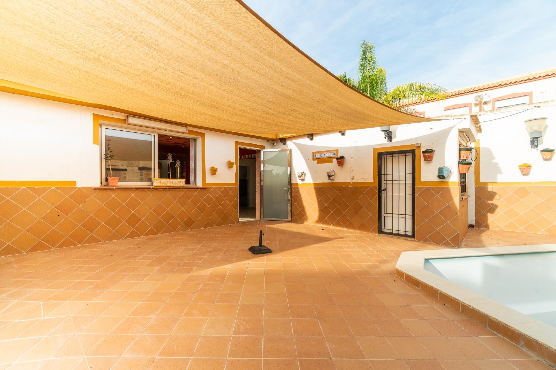 For sale - 4 Bedroom 2 Bathroom Villa in Torrevieja - Orihuela costa  - Alicante