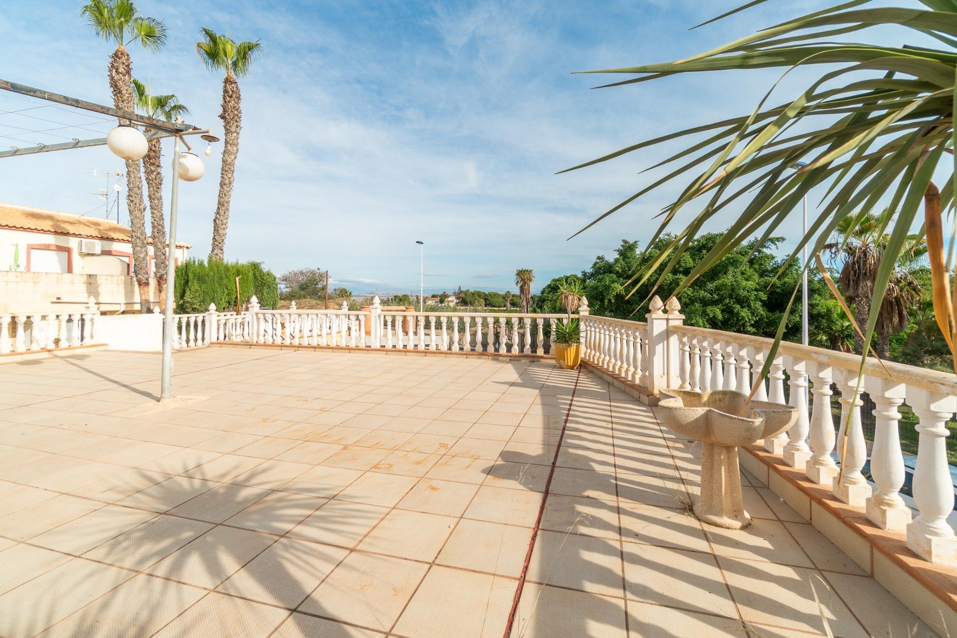 For sale - 4 Bedroom 2 Bathroom Villa in Torrevieja - Orihuela costa  - Alicante