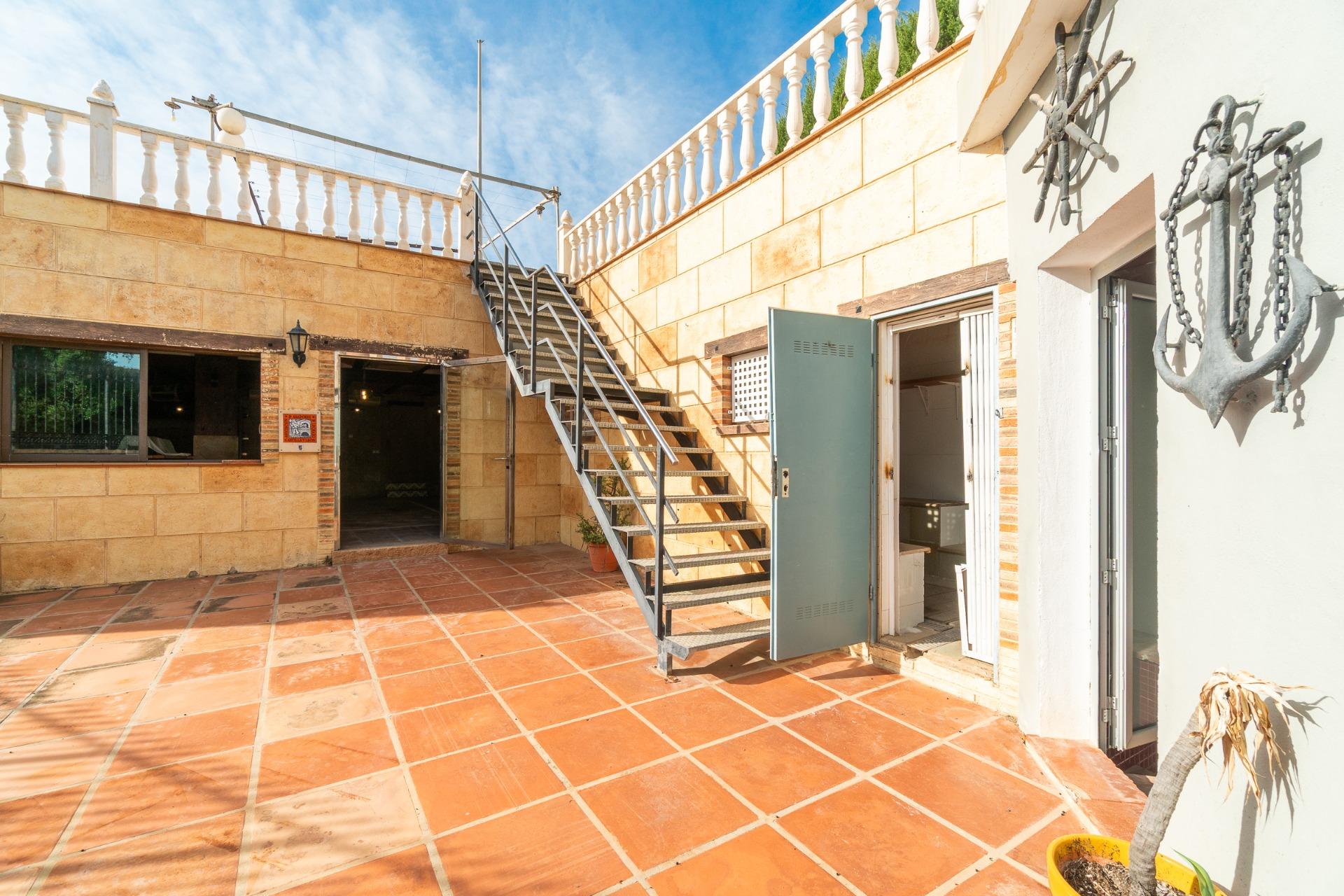 For sale - 4 Bedroom 2 Bathroom Villa in Torrevieja - Orihuela costa  - Alicante