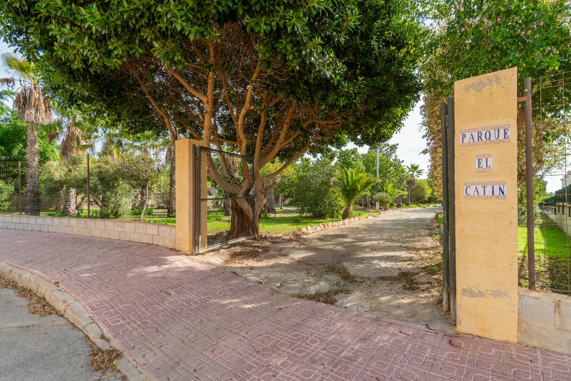 For sale - 4 Bedroom 2 Bathroom Villa in Torrevieja - Orihuela costa  - Alicante