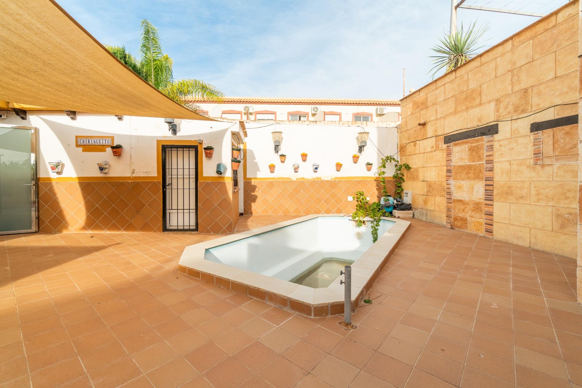 For sale - 4 Bedroom 2 Bathroom Villa in Torrevieja - Orihuela costa  - Alicante