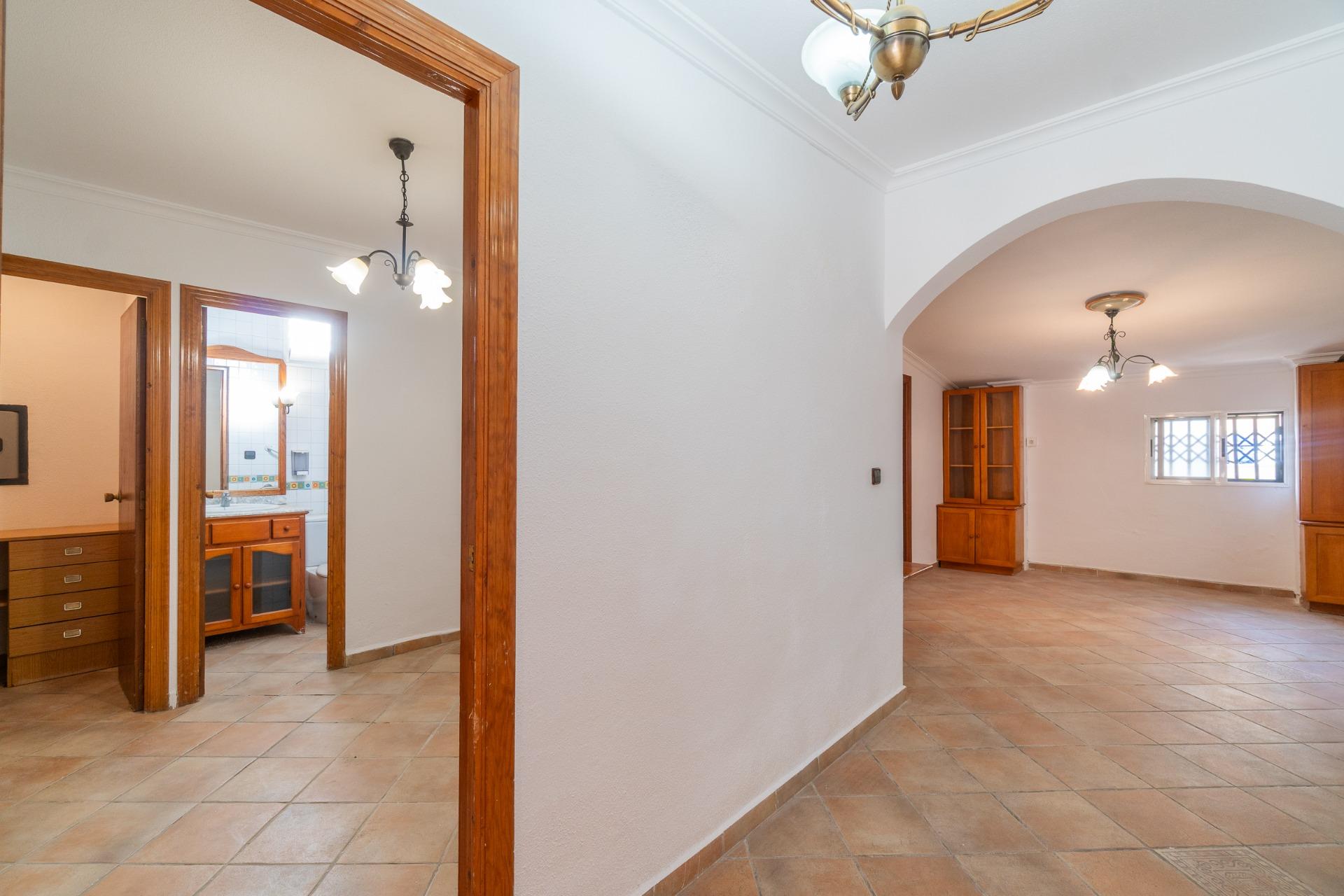For sale - 4 Bedroom 2 Bathroom Villa in Torrevieja - Orihuela costa  - Alicante