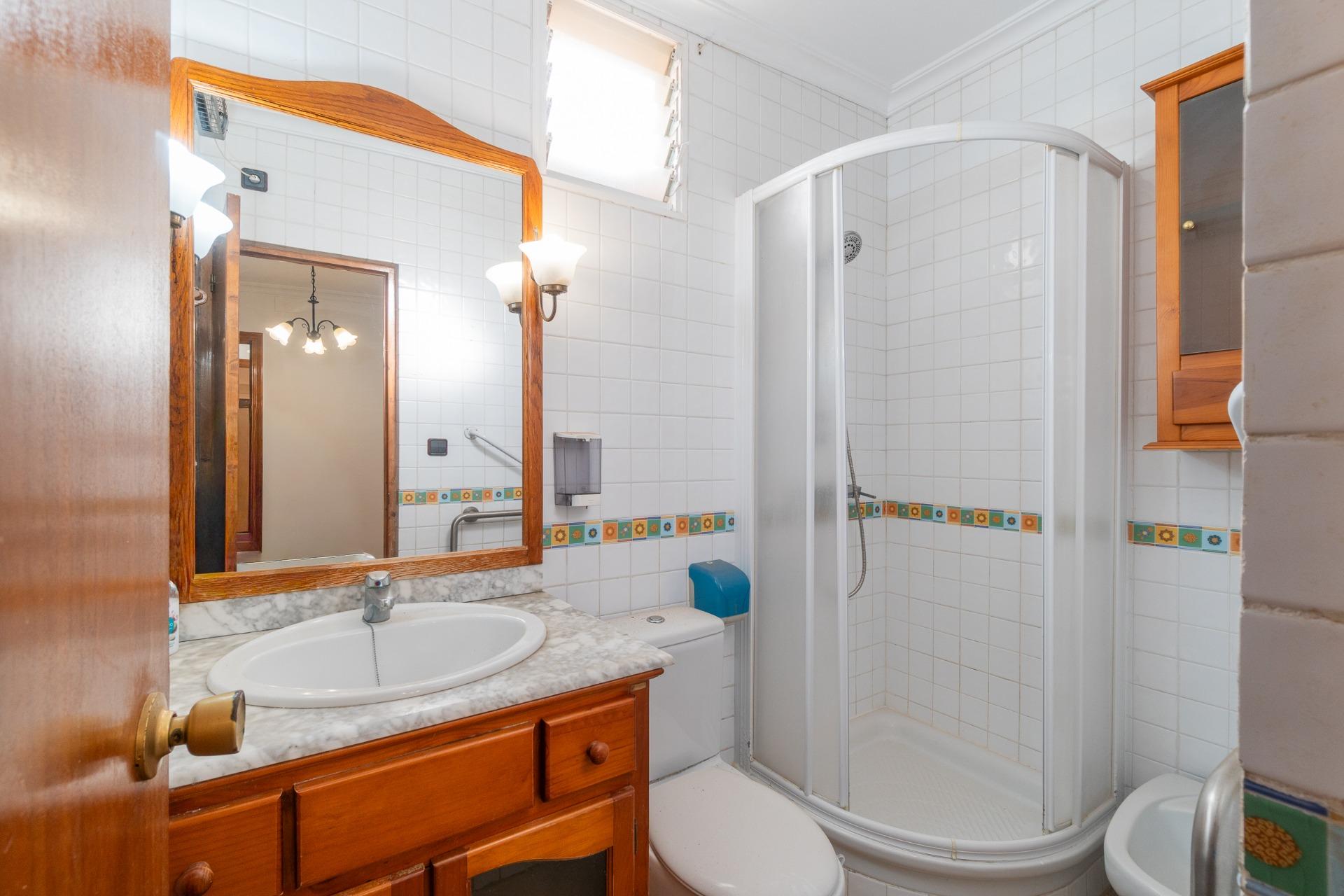 For sale - 4 Bedroom 2 Bathroom Villa in Torrevieja - Los altos  - Alicante