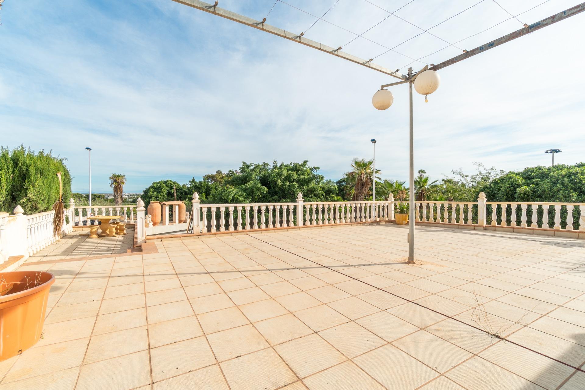 For sale - 4 Bedroom 2 Bathroom Villa in Torrevieja - Los altos  - Alicante