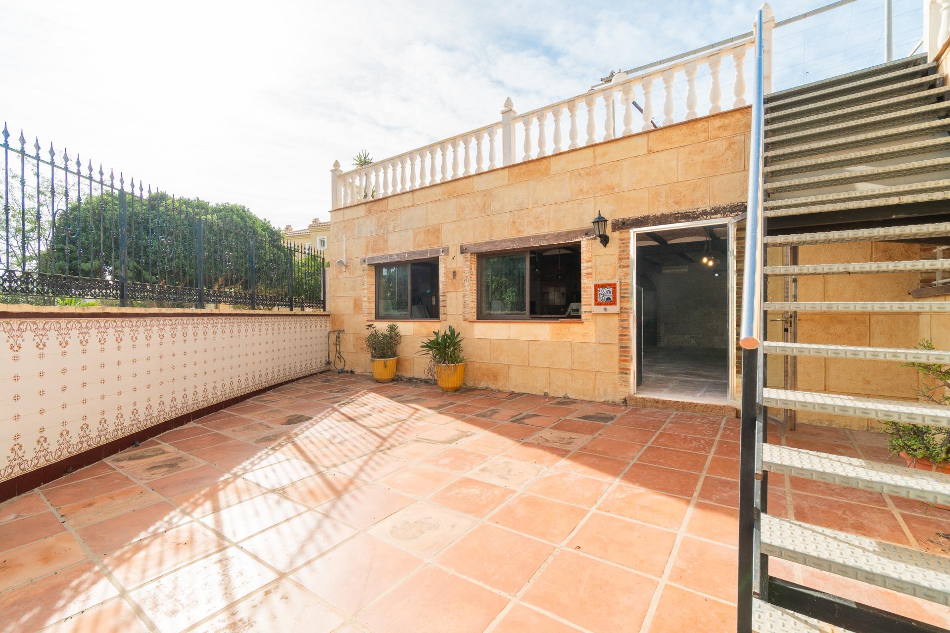For sale - 4 Bedroom 2 Bathroom Villa in Torrevieja - Los altos  - Alicante