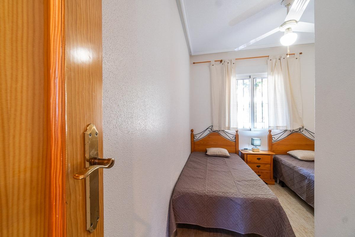 For sale - 2 Bedroom 1 Bathroom Bungalow in Orihuela Costa - Villamartin  - Alicante