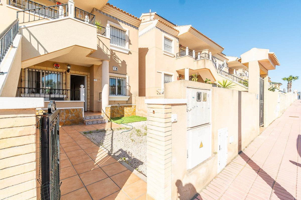For sale - 2 Bedroom 1 Bathroom Bungalow in Orihuela Costa - Villamartin  - Alicante