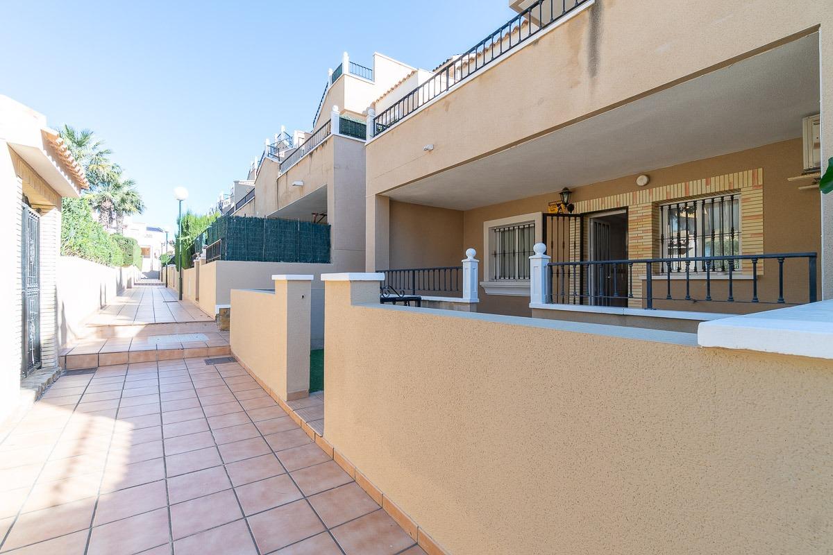 For sale - 2 Bedroom 1 Bathroom Bungalow in Orihuela Costa - Villamartin  - Alicante