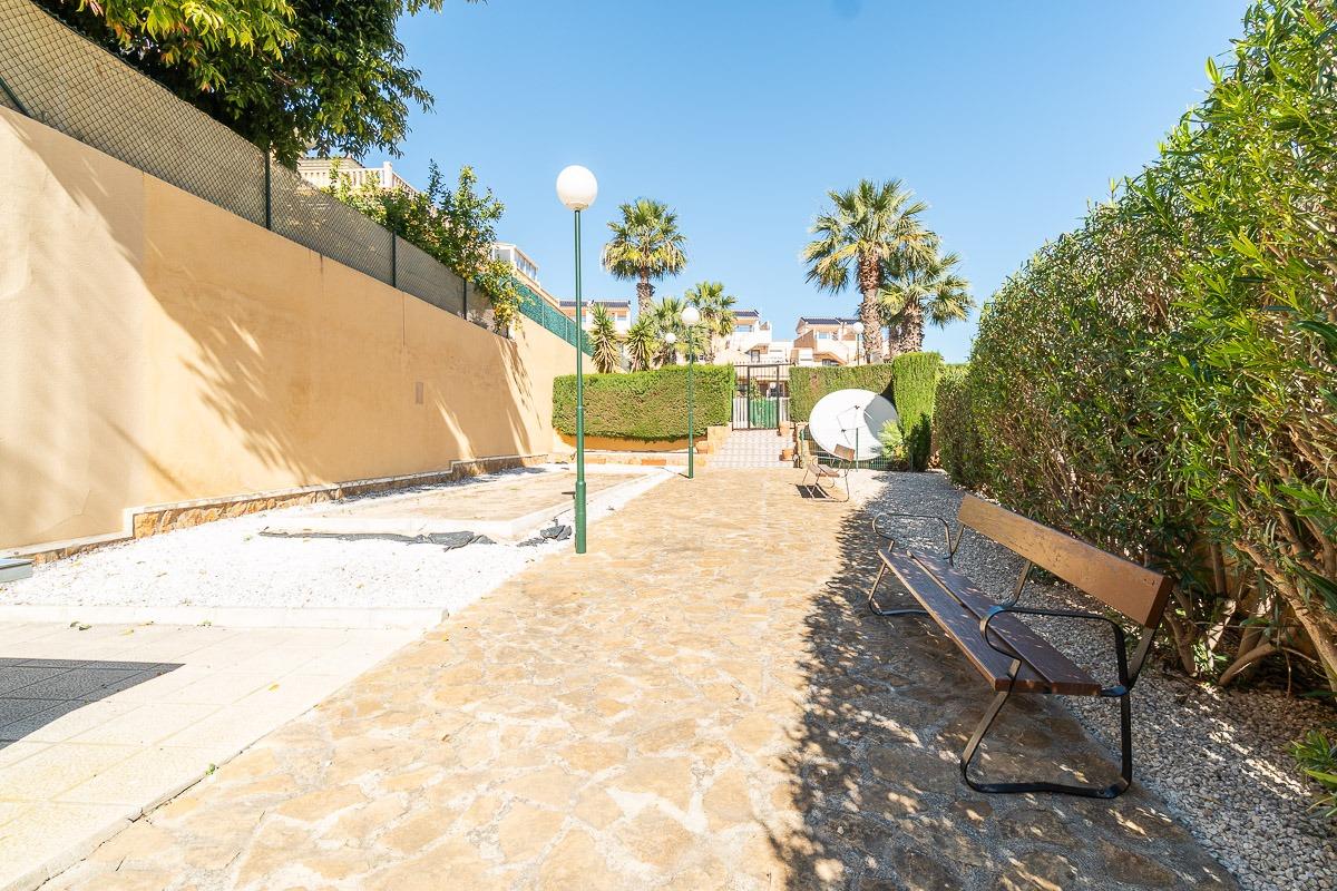For sale - 2 Bedroom 1 Bathroom Bungalow in Orihuela Costa - Villamartin  - Alicante