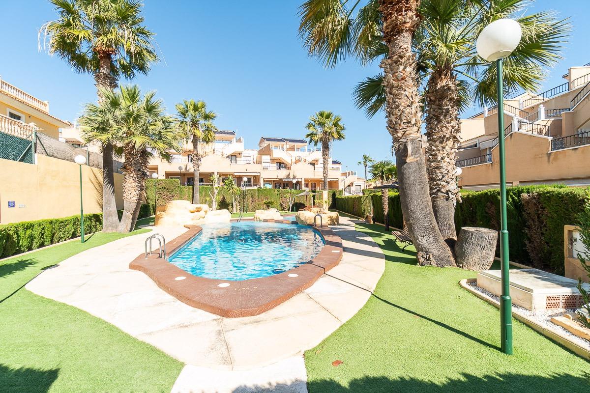 For sale - 2 Bedroom 1 Bathroom Bungalow in Orihuela Costa - Villamartin  - Alicante