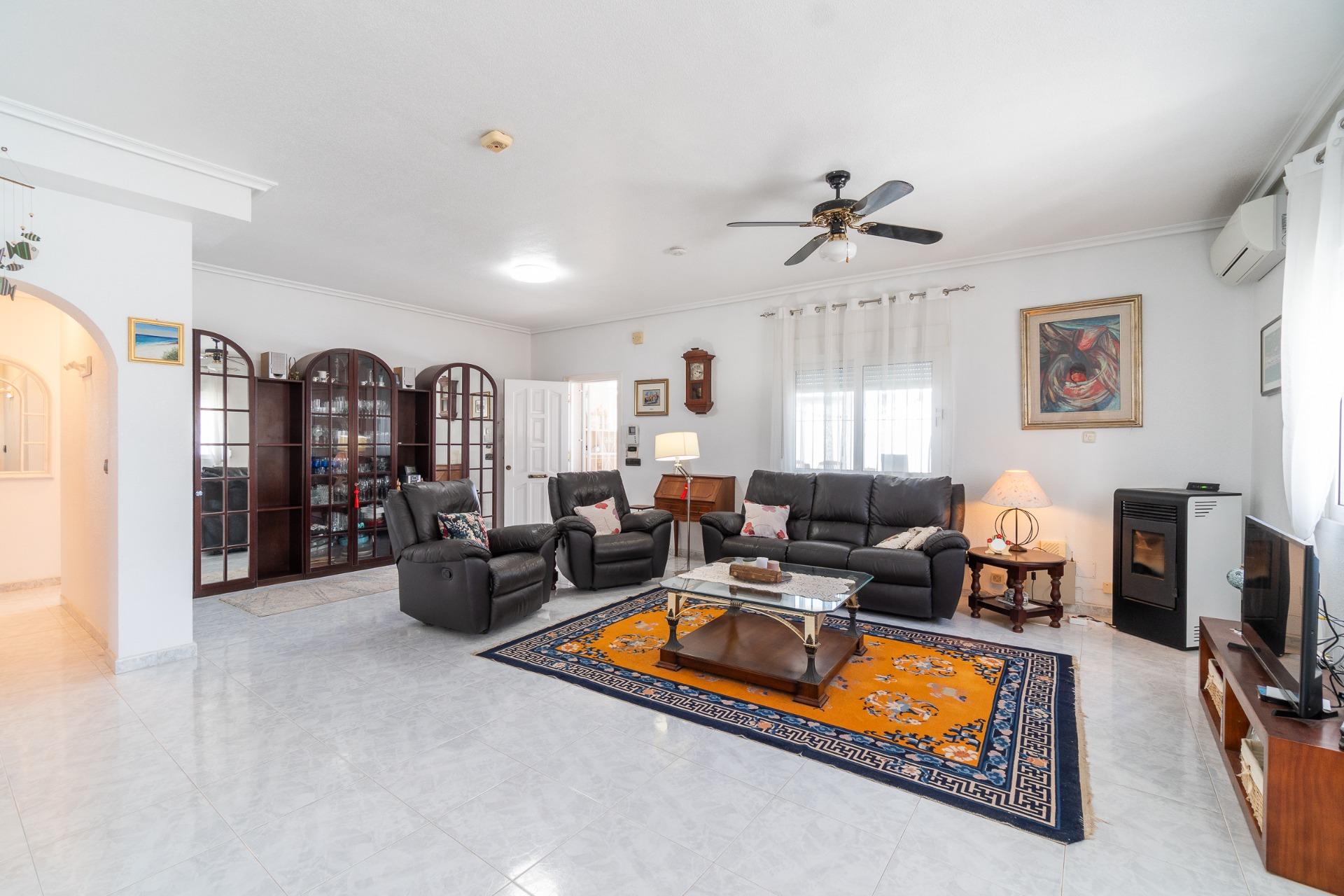 For sale - 3 Bedroom 2 Bathroom Villa in Orihuela Costa - La Zenia  - Alicante