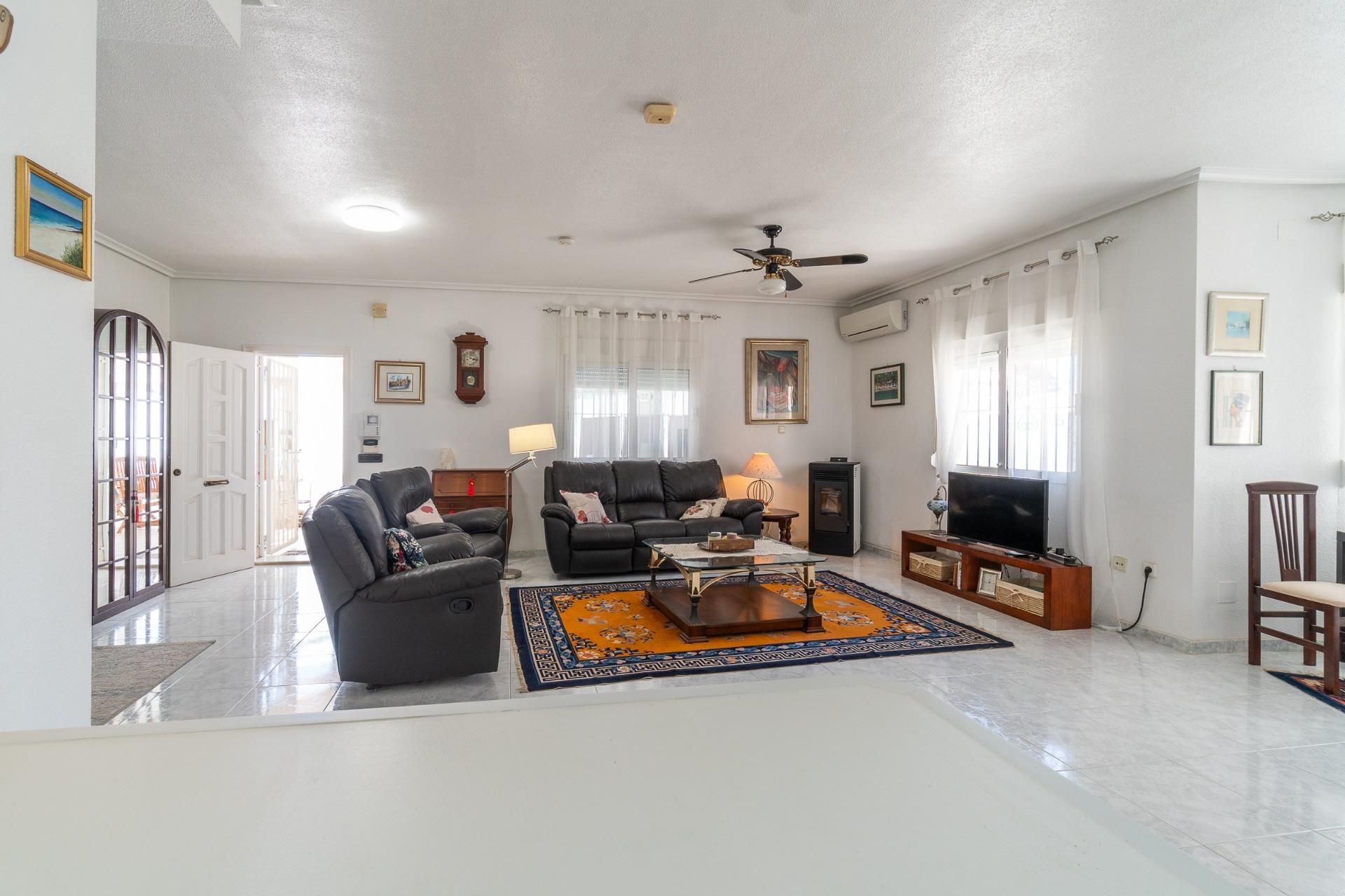 For sale - 3 Bedroom 2 Bathroom Villa in Orihuela Costa - La Zenia  - Alicante