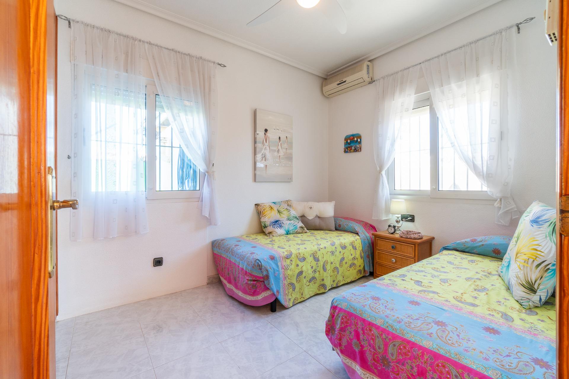 For sale - 3 Bedroom 2 Bathroom Villa in Orihuela Costa - La Zenia  - Alicante