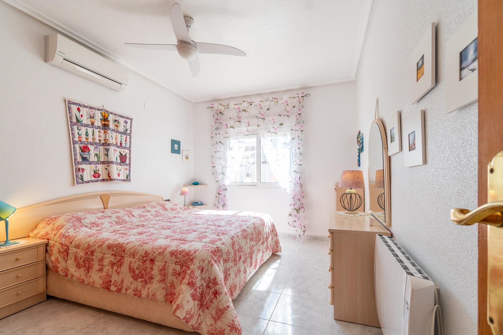 For sale - 3 Bedroom 2 Bathroom Villa in Orihuela Costa - La Zenia  - Alicante