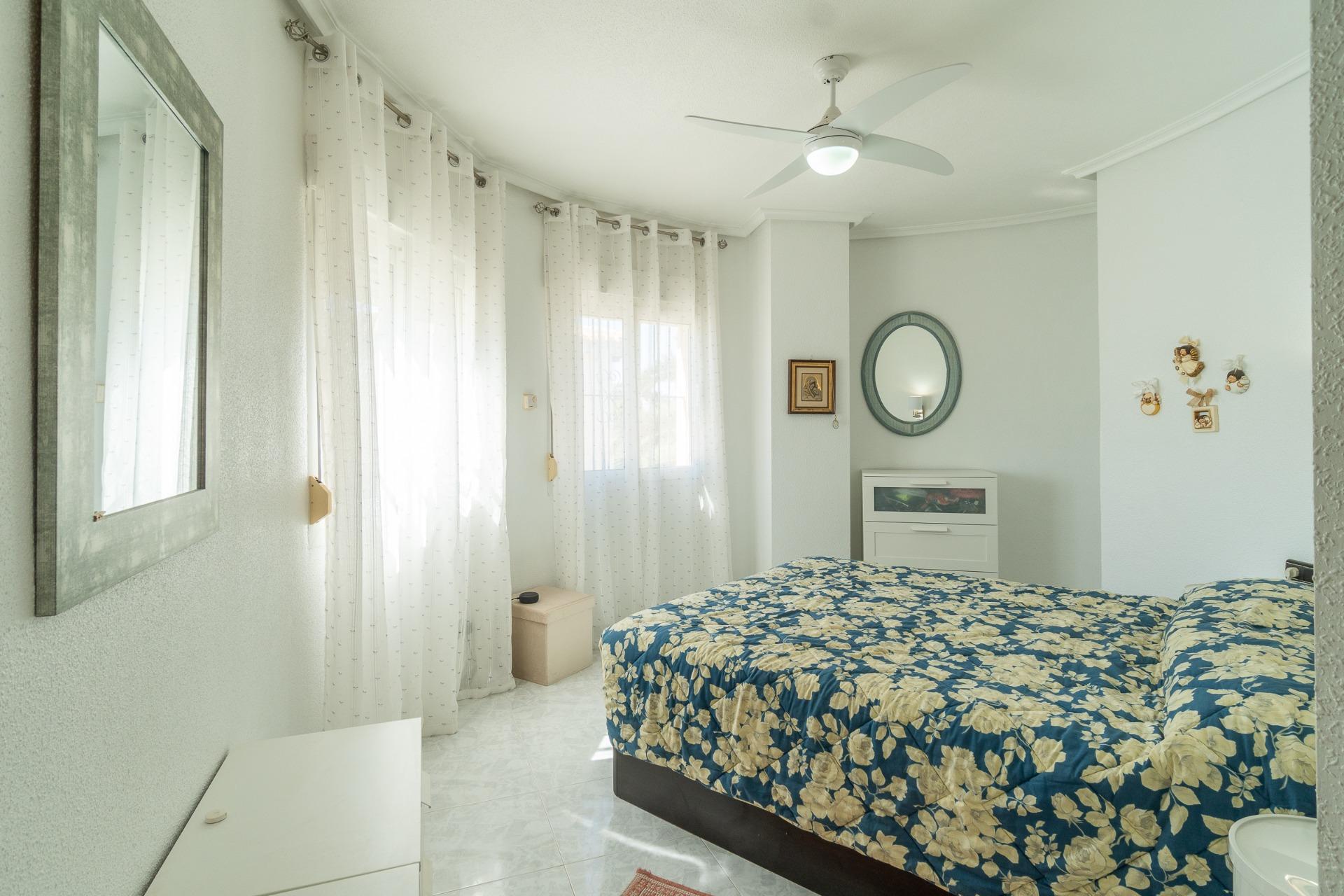 For sale - 3 Bedroom 2 Bathroom Villa in Orihuela Costa - La Zenia  - Alicante
