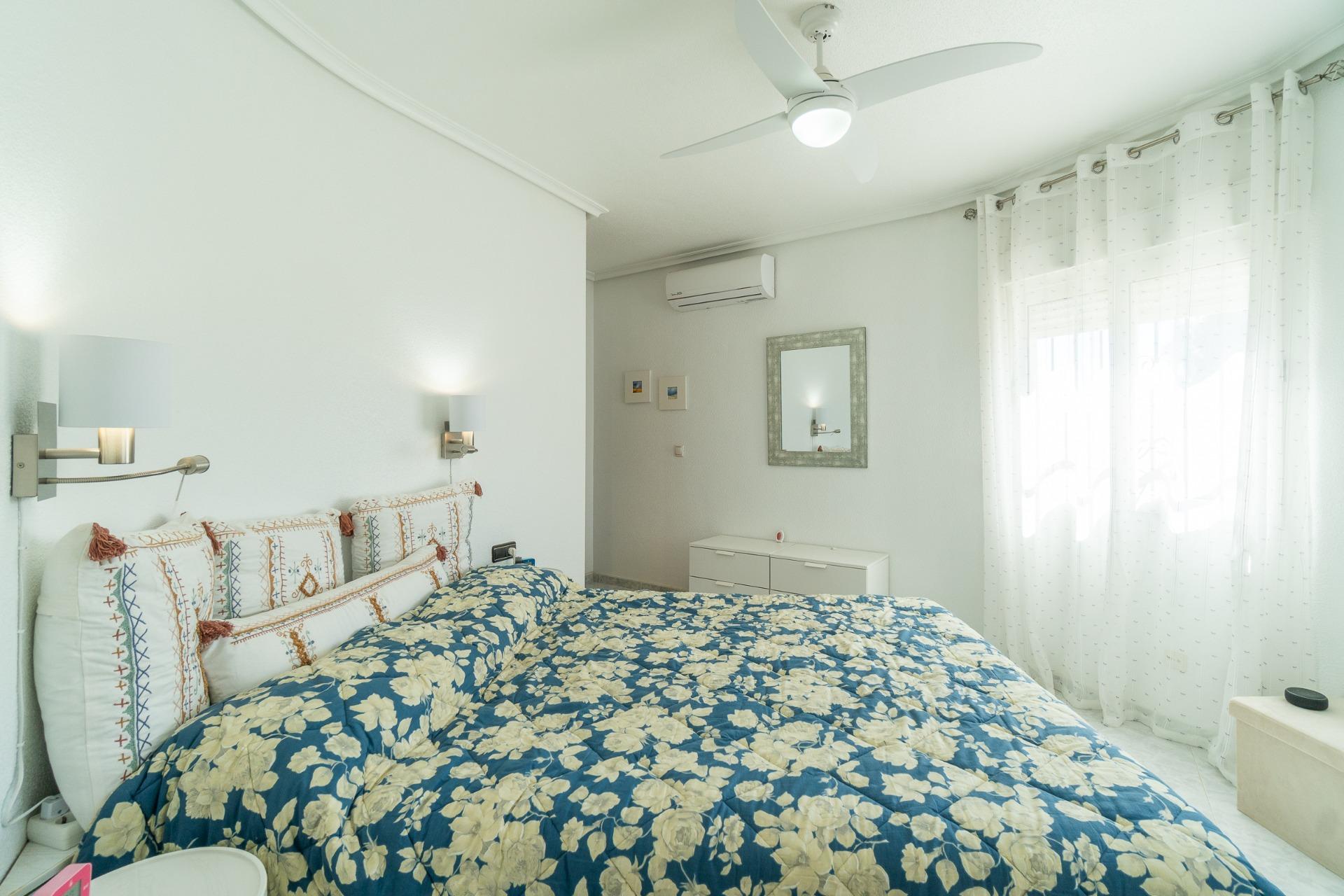 For sale - 3 Bedroom 2 Bathroom Villa in Orihuela Costa - La Zenia  - Alicante
