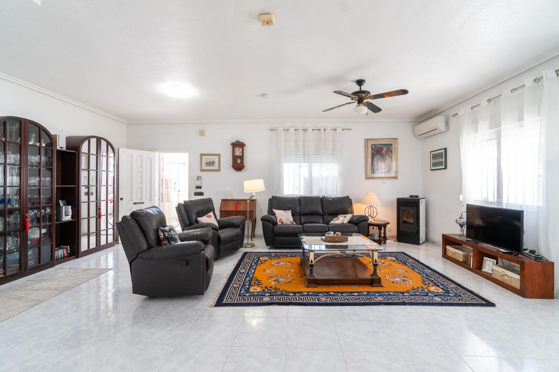For sale - 3 Bedroom 2 Bathroom Villa in Orihuela Costa - La Zenia  - Alicante