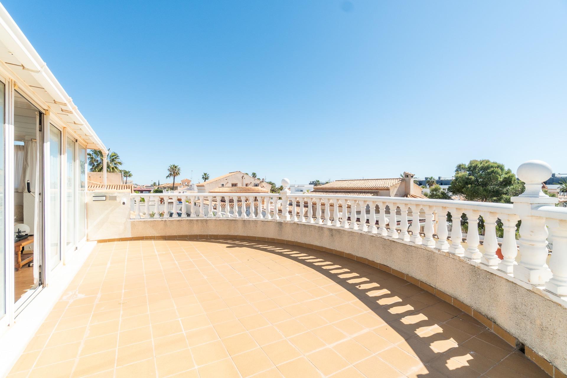 For sale - 3 Bedroom 2 Bathroom Villa in Orihuela Costa - La Zenia  - Alicante