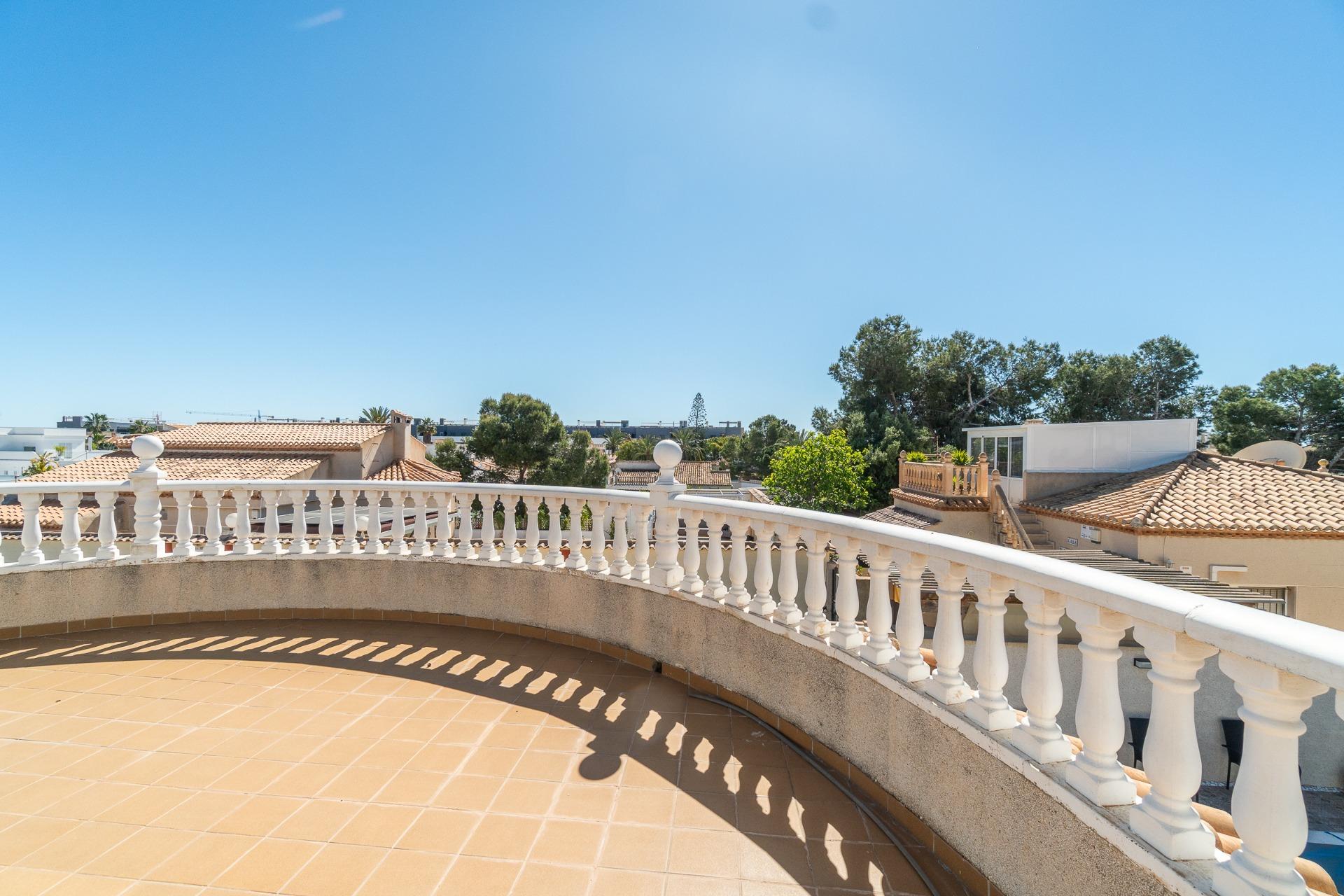 For sale - 3 Bedroom 2 Bathroom Villa in Orihuela Costa - La Zenia  - Alicante