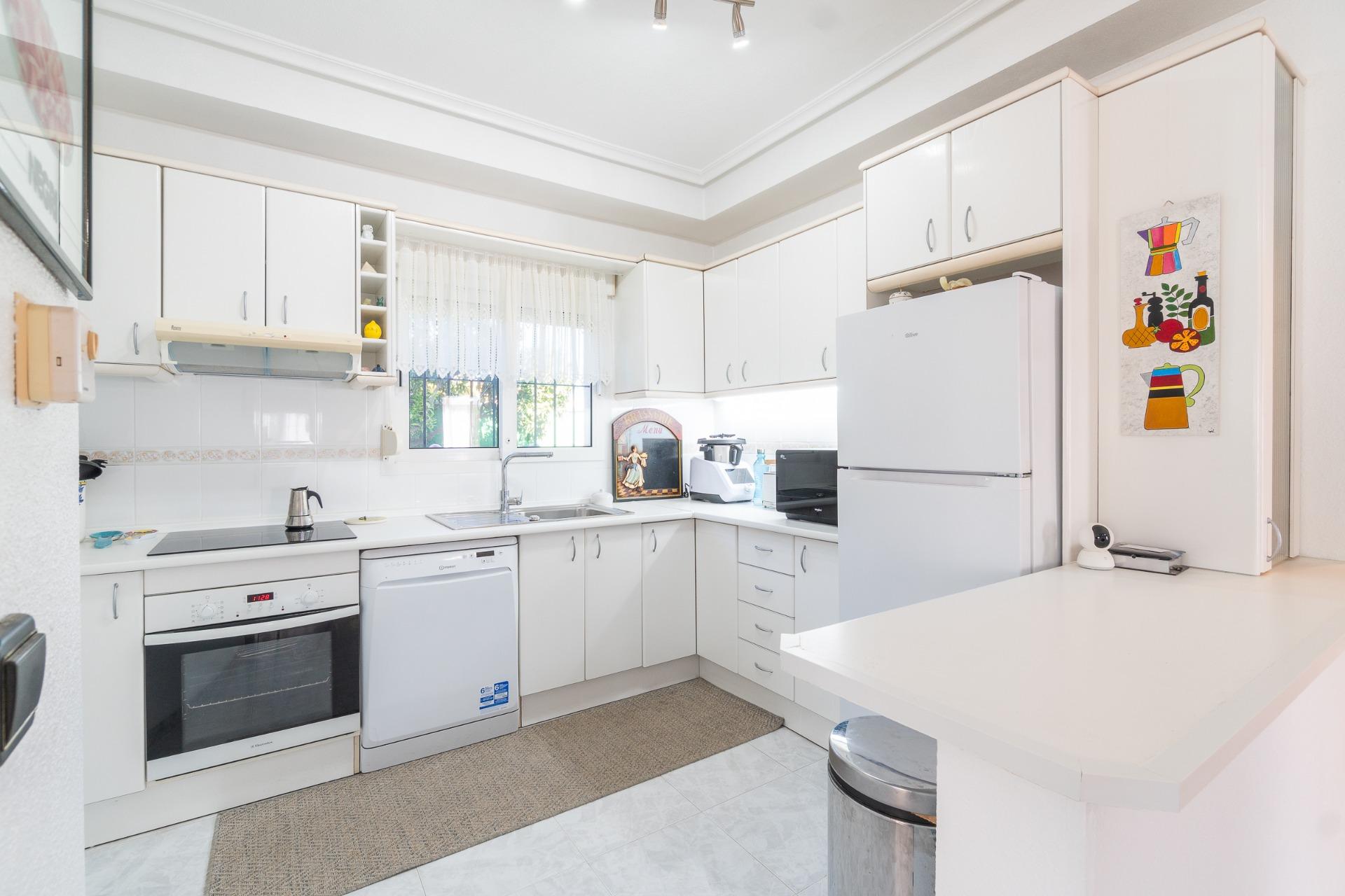 For sale - 3 Bedroom 2 Bathroom Villa in Orihuela Costa - La Zenia  - Alicante