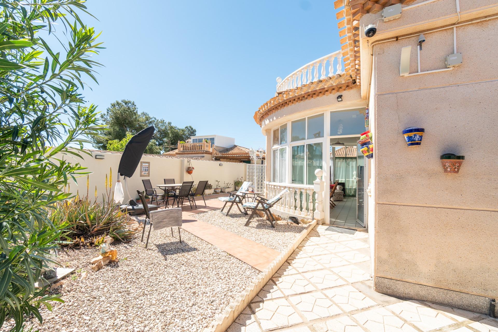 For sale - 3 Bedroom 2 Bathroom Villa in Orihuela Costa - La Zenia  - Alicante