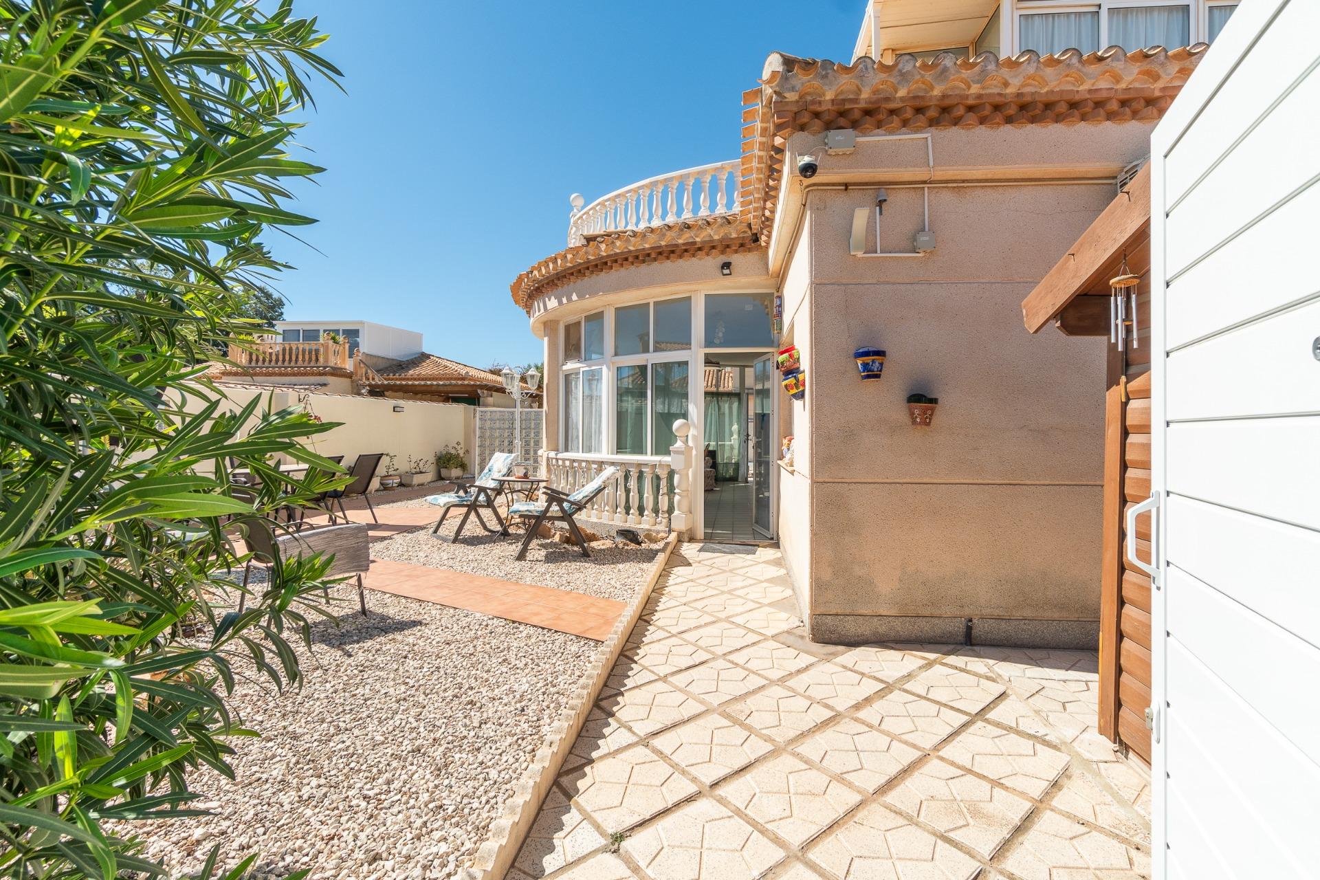 For sale - 3 Bedroom 2 Bathroom Villa in Orihuela Costa - La Zenia  - Alicante